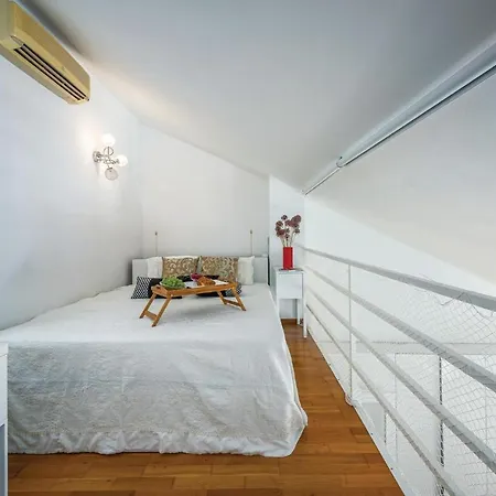 Awesome In W/ 1 Bedrooms * Umag