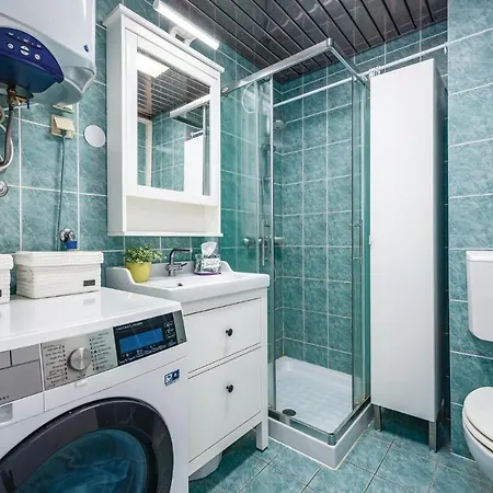 Awesome In W/ 1 Bedrooms Apartment *